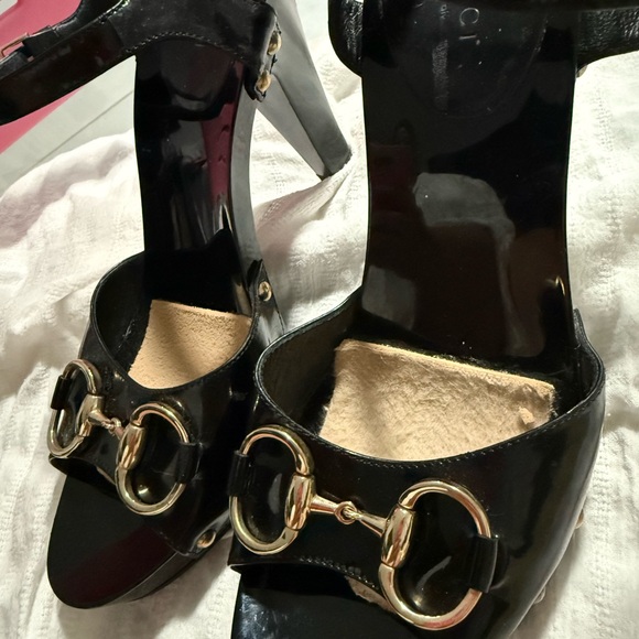 Gucci Black and Gold Heels with Sophisticated Design - Picture 1 of 12